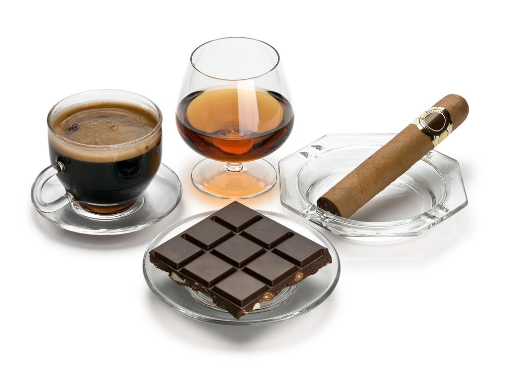 kafe, cukr, cígo, pití